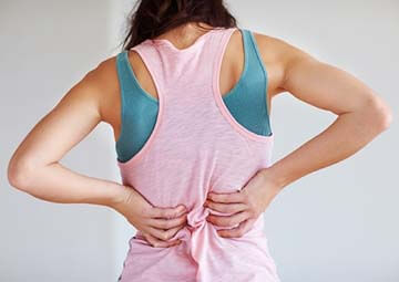 Một số bệnh phụ khoa gây đau lưng ở nữ giới