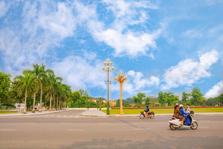 Mùa mưa Sài Gòn, cứu đôi giày da bằng bao tay giấy và hộp xi 45 nghìn