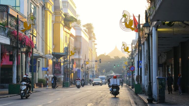 Sắp xếp ngăn đông sau Tết để thịt cá tươi cả tháng