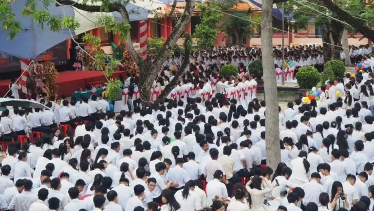 Áo dài cả tuần ở trường THPT: chuẩn bị sao cho con đỡ mệt