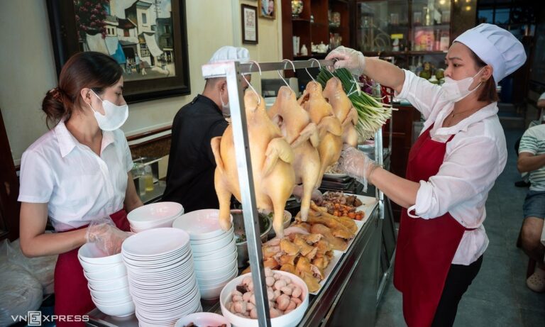 Bát phở 160.000 đồng và cách chi tiêu cho bữa ăn gia đình