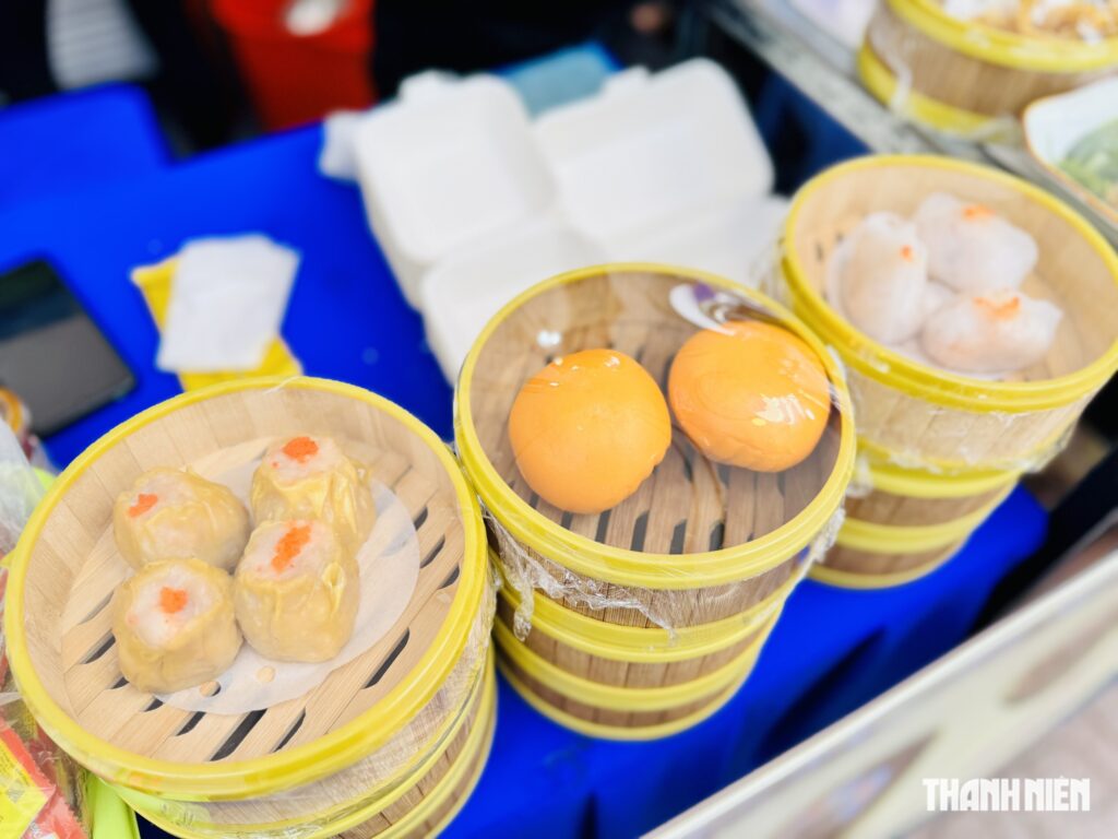 Những món ăn nổi tiếng Việt - Hoa hứa hẹn thu hút khách đến lễ hội