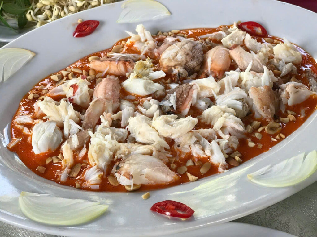 Món tiết canh cua hấp dẫn nhiều người