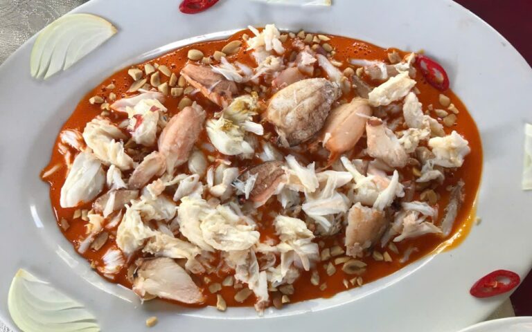 Món tiết canh cua 3 bước cho bữa cơm cuối tu weekend đổi vị