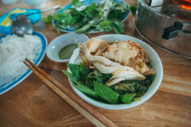 Cách rửa bát đĩa cho nhà đông người và xếp úp mau khô