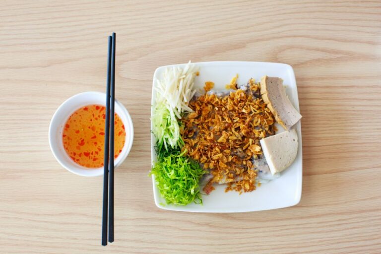 Sơ chế hành tỏi băm để ngăn đông cho người hay quên nêm