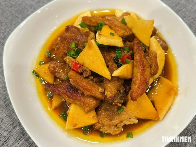 Món thịt kho cùi dừa