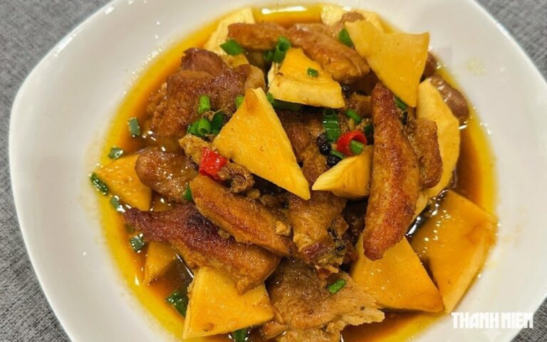 Thịt kho cùi dừa cho ngày trời trở gió
